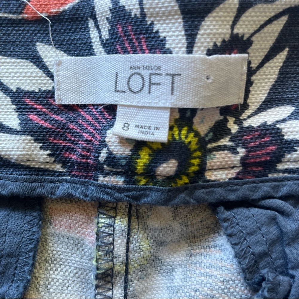 ANN TAYLOR Loft Multicolor Flat Front Floral Mid-Rise Riviera Short Women's Sz 8 - Picture 7 of 9